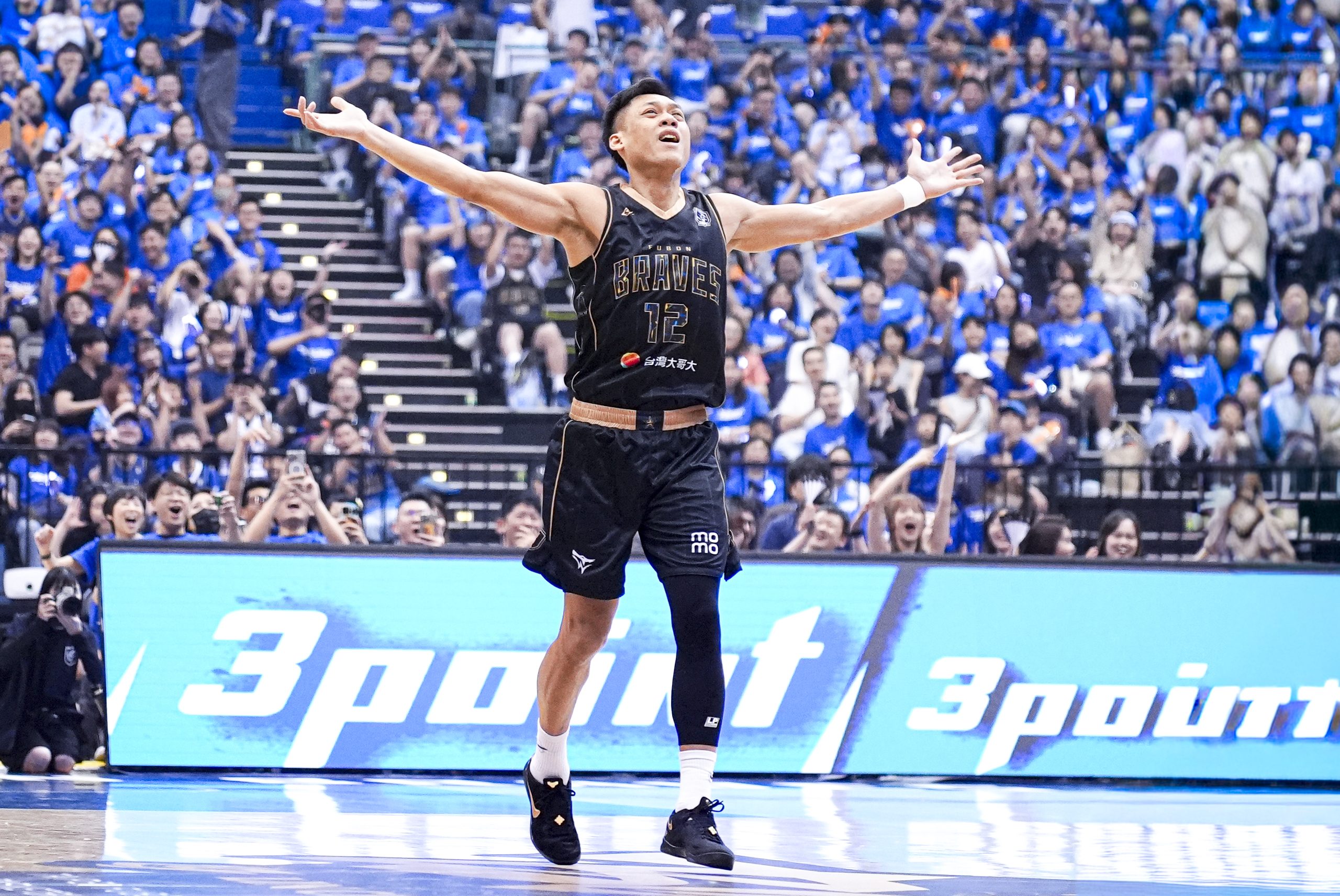 《PLG S6》把『球給林志傑』就對了，勇士痛宰領航猿為引退賽首日獻上祝福